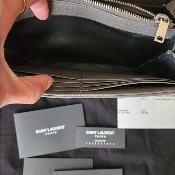 Sold Ysl Portefeuille Famme (174Y7) Mo
Grey Metallasse Flap Wallet. - Picture 5 of 16